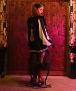 ミルクボーイ×マダラニンゲン、“不思議な生き物”の総柄フーディやスカジャンなどダークな世界観｜写真6