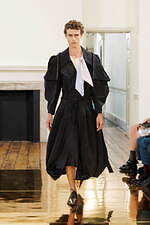 トーガ2025年春夏コレクション - 現代のビジネスウェアに“娯楽”を｜写真2