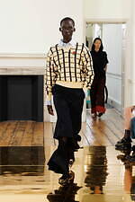 トーガ2025年春夏コレクション - 現代のビジネスウェアに“娯楽”を｜写真4