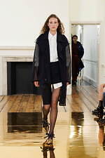 トーガ2025年春夏コレクション - 現代のビジネスウェアに“娯楽”を｜写真5