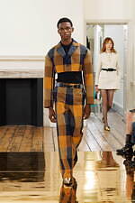 トーガ2025年春夏コレクション - 現代のビジネスウェアに“娯楽”を｜写真11