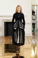 トーガ2025年春夏コレクション - 現代のビジネスウェアに“娯楽”を｜写真12