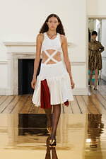 トーガ2025年春夏コレクション - 現代のビジネスウェアに“娯楽”を｜写真14