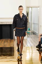 トーガ2025年春夏コレクション - 現代のビジネスウェアに“娯楽”を｜写真25