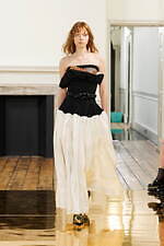 トーガ2025年春夏コレクション - 現代のビジネスウェアに“娯楽”を｜写真27