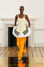 トーガ2025年春夏コレクション - 現代のビジネスウェアに“娯楽”を｜写真31