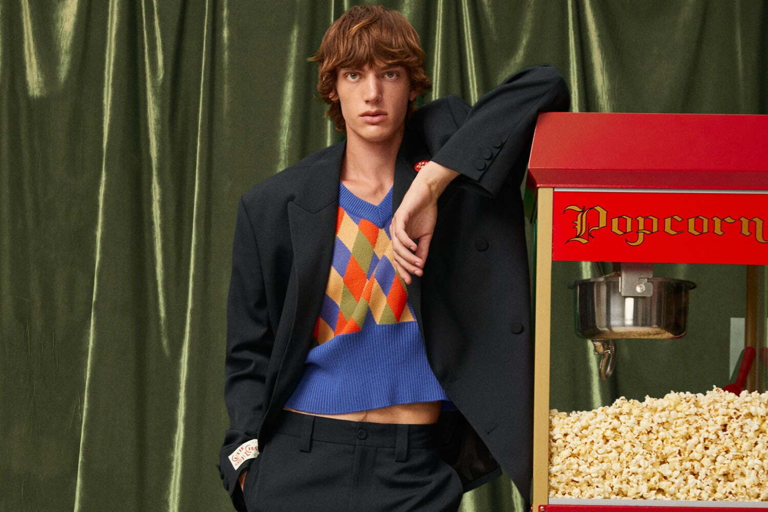ZARA“サーカス”着想のドット柄シャツやダイヤ柄ニット、ハリー