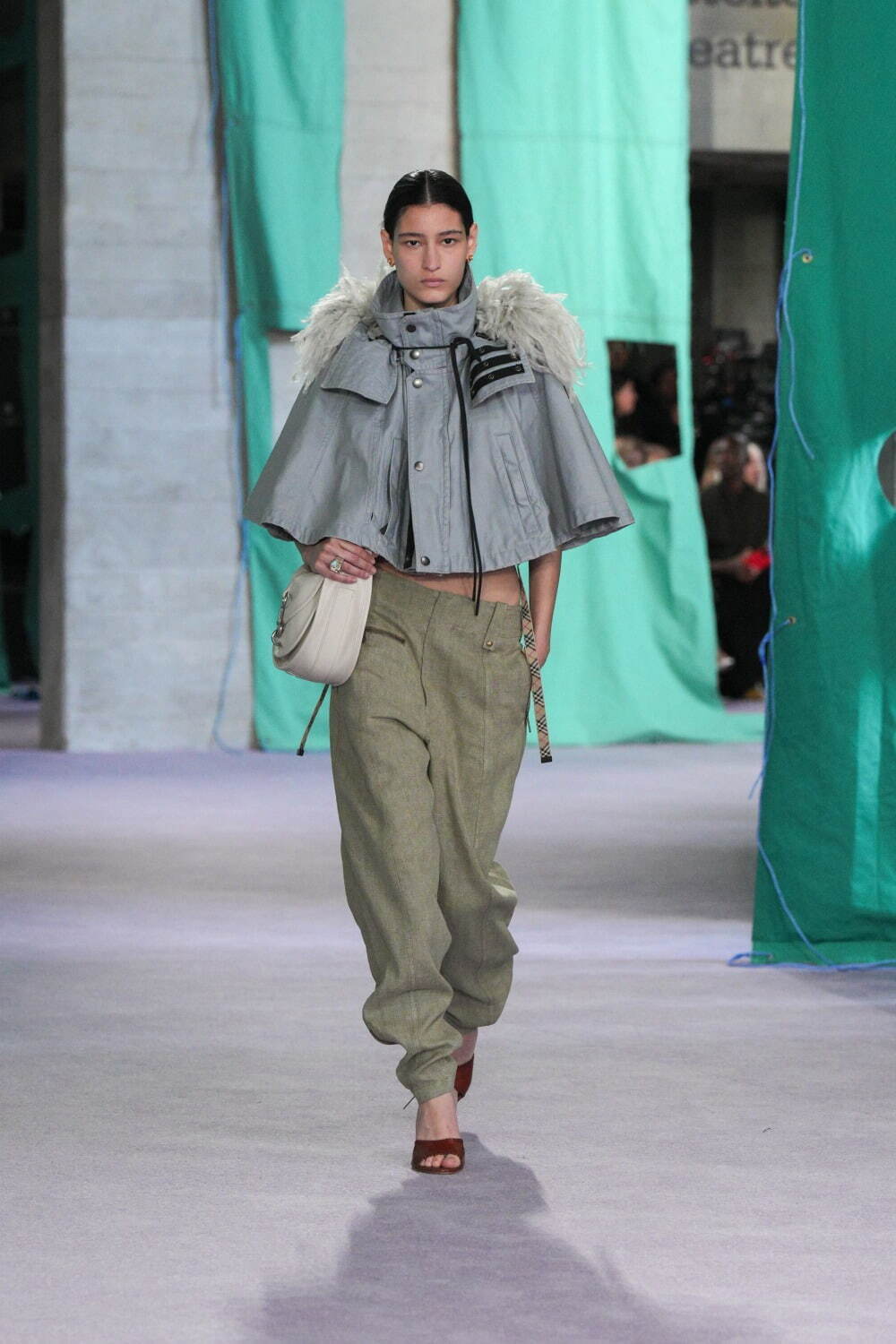 【Burberry】バーバリー 2025ss ジャケット ブラック バーバリー(BURBERRY) 2025年夏ウィメンズ&メンズコレクション