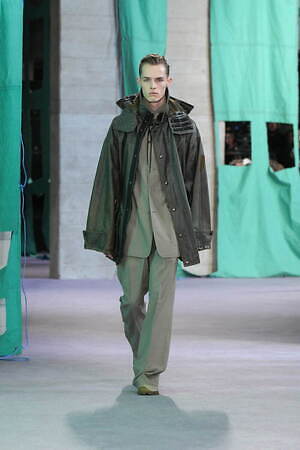 w300_Burberry_2025ss_050.jpg