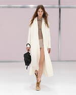 フェンディ2025年春夏ウィメンズコレクション - 1920年代のモダニズムと現在の交錯｜写真15