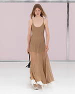 フェンディ2025年春夏ウィメンズコレクション - 1920年代のモダニズムと現在の交錯｜写真22