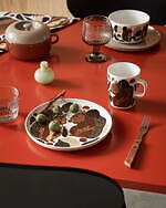 マリメッコ“森のリス柄”ホームグッズ、ブラウン調のマグカップやプレートなど｜写真2