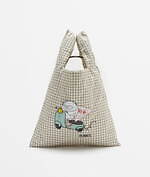 プラン シー“スクーターで巡るイタリア旅”モチーフのプリントTシャツやスウェット、中綿入りバッグも｜写真7