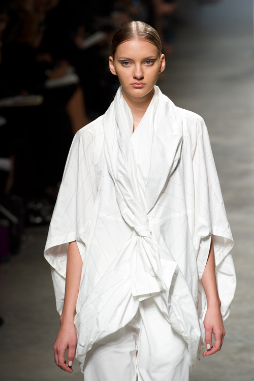 イッセイ ミヤケ(ISSEY MIYAKE) 2011年春夏ウィメンズコレクション  - 写真7