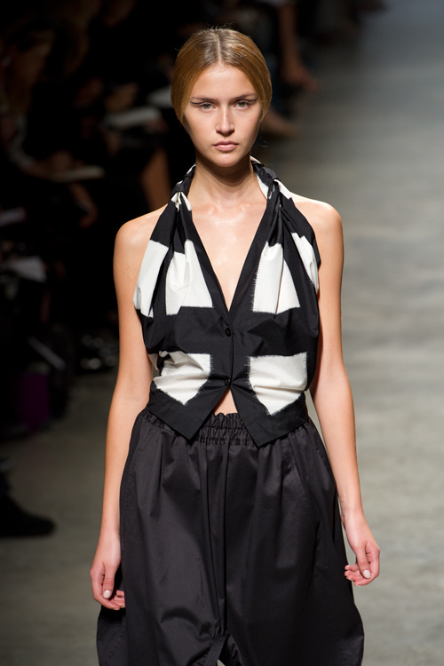 イッセイ ミヤケ 2011年春夏<span>コレクション</span> - 写真12