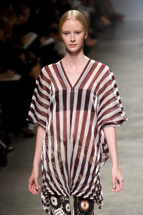 イッセイ ミヤケ(ISSEY MIYAKE) 2011年春夏ウィメンズコレクション  - 写真32