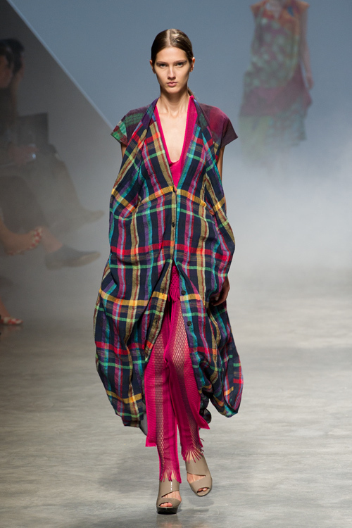 イッセイ ミヤケ(ISSEY MIYAKE) 2011年春夏ウィメンズコレクション  - 写真45