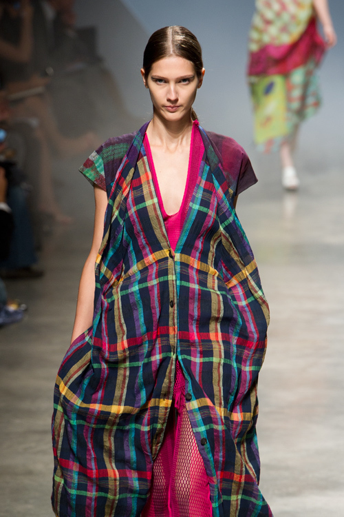 イッセイ ミヤケ(ISSEY MIYAKE) 2011年春夏ウィメンズコレクション  - 写真46