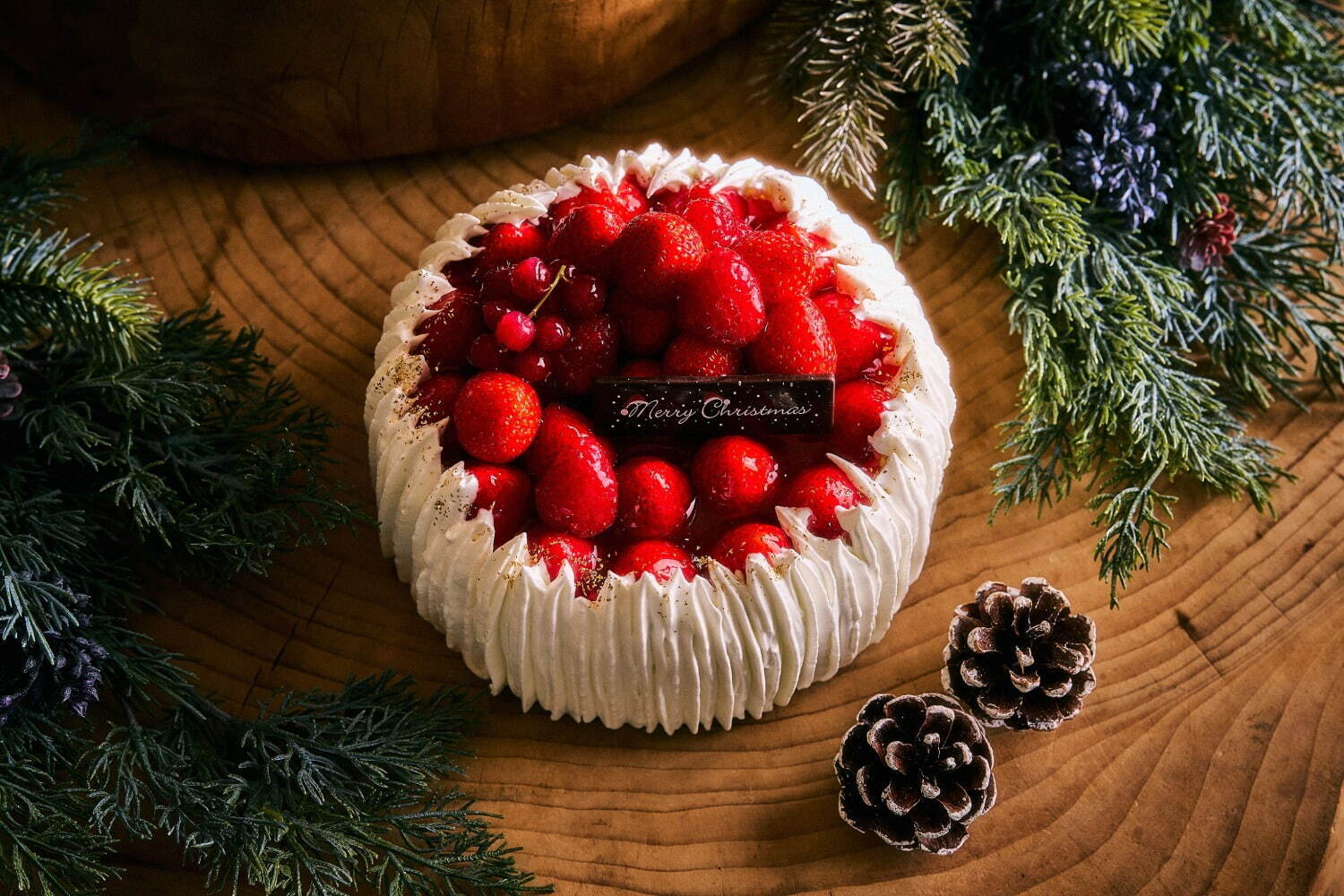 まるで宝石”苺がキラキラ輝く24年クリスマスケーキ、ザ