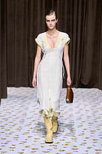 ジル サンダー 2025年春夏コレクション - 都市風景の中の親和性｜写真26