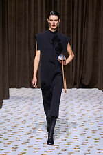 ジル サンダー 2025年春夏コレクション - 都市風景の中の親和性｜写真33