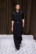 ジル サンダー 2025年春夏コレクション - 都市風景の中の親和性｜写真38