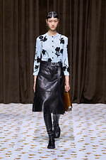 ジル サンダー 2025年春夏コレクション - 都市風景の中の親和性｜写真39