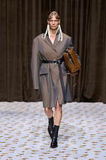 ジル サンダー 2025年春夏コレクション - 都市風景の中の親和性｜写真6