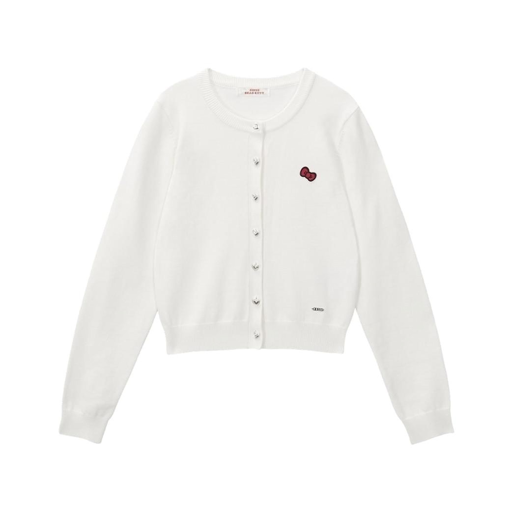 GUESS×ハローキティ、リボン刺繍＆ぷっくりハートボタンの