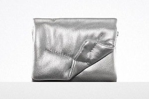 ディスコード ヨウジヤマモト24年秋冬バッグ、“箱”とドレープを組み合わせたレザーショルダーやトート｜写真21