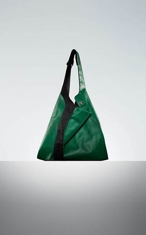 ディスコード ヨウジヤマモト24年秋冬バッグ、“箱”とドレープを組み合わせたレザーショルダーやトート｜写真1