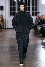 ホワイトマウンテニアリング×ネクサスセブン“異素材ミックス”ジャケット、アシンメトリーデザインで｜写真6