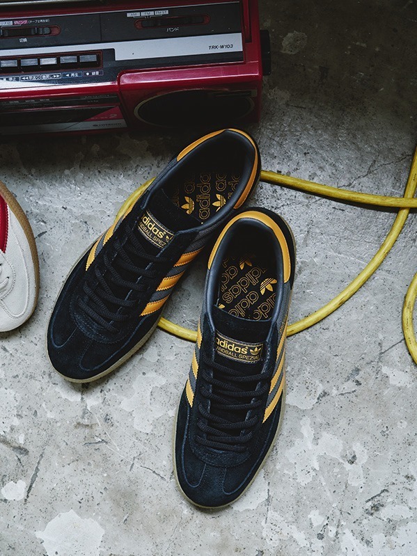 adidas　スペツィアル　スエード　黒 adidas HANDBALL SPEZIAL CORE BLACK/FOOTWEAR WHITE/GUM
