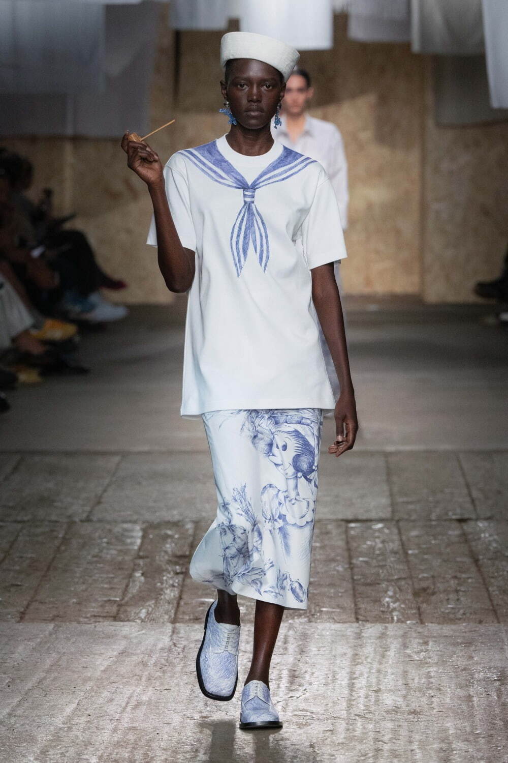 モスキーノ 2025年春夏コレクション - 服やアイデアで遊ぶ｜写真7