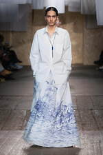 モスキーノ 2025年春夏コレクション - 服やアイデアで遊ぶ｜写真8