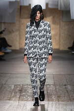 モスキーノ 2025年春夏コレクション - 服やアイデアで遊ぶ｜写真15