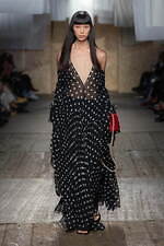 モスキーノ 2025年春夏コレクション - 服やアイデアで遊ぶ｜写真27