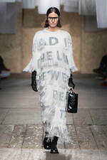 モスキーノ 2025年春夏コレクション - 服やアイデアで遊ぶ｜写真32