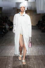 モスキーノ 2025年春夏コレクション - 服やアイデアで遊ぶ｜写真40