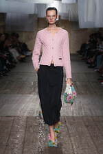 モスキーノ 2025年春夏コレクション - 服やアイデアで遊ぶ｜写真42