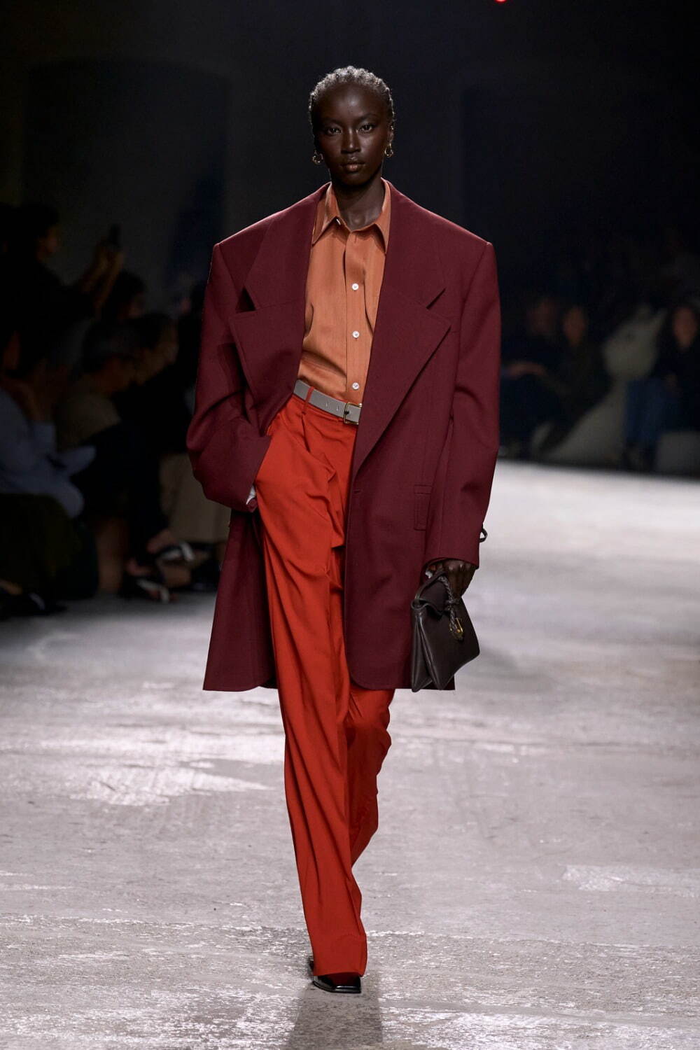 【BOTTEGA VENETA-2025SS】 メンズ 半袖Tシャツ - オリーブ オルテガ柄シアーオープンカラー半袖シャツ｜メンズファッション