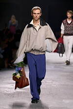 ボッテガ・ヴェネタ2025年夏コレクション - 子供時代、冒険の日々に立ち返って｜写真30