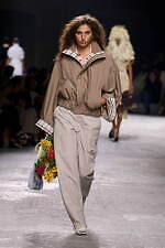 ボッテガ・ヴェネタ2025年夏コレクション - 子供時代、冒険の日々に立ち返って｜写真2