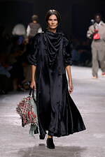 ボッテガ・ヴェネタ2025年夏コレクション - 子供時代、冒険の日々に立ち返って｜写真28