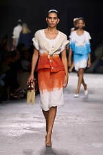 ボッテガ・ヴェネタ2025年夏コレクション - 子供時代、冒険の日々に立ち返って｜写真23