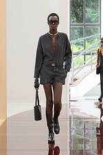 グッチ 2025年春夏ウィメンズコレクション - カジュアルとドレスアップを交差させて｜写真4