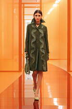 グッチ 2025年春夏ウィメンズコレクション - カジュアルとドレスアップを交差させて｜写真24