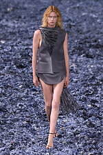 ディーゼル 2025年春夏コレクション - 様々な表情に進化するデニム、“高み”の追求と実践｜写真18