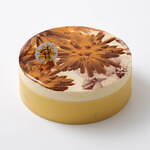 ピエール・エルメ・パリ“鉱物の世界”着想クリスマスケーキ2024、結晶フォルムのアーモンドケーキなど｜写真4