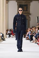 スポーツマックス 2025年春夏コレクション - ミニマルデザインに浮かぶ女性美｜写真20